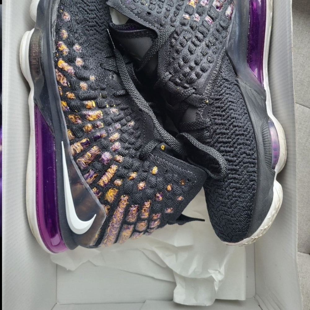 Mens nike 8.5 Lebrons